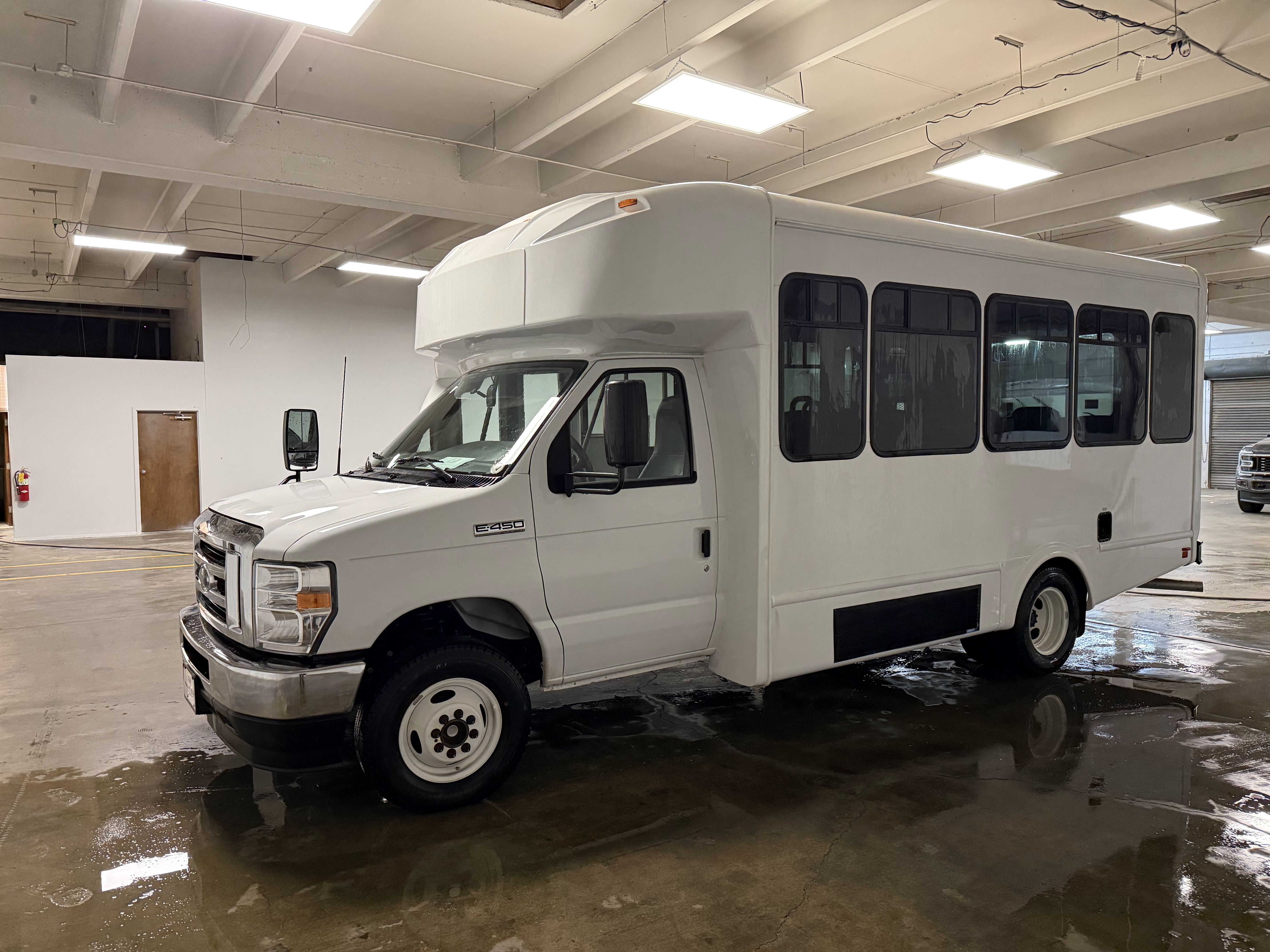 Glaval Universal 12+2 Passenger with Wheel Chair Lift